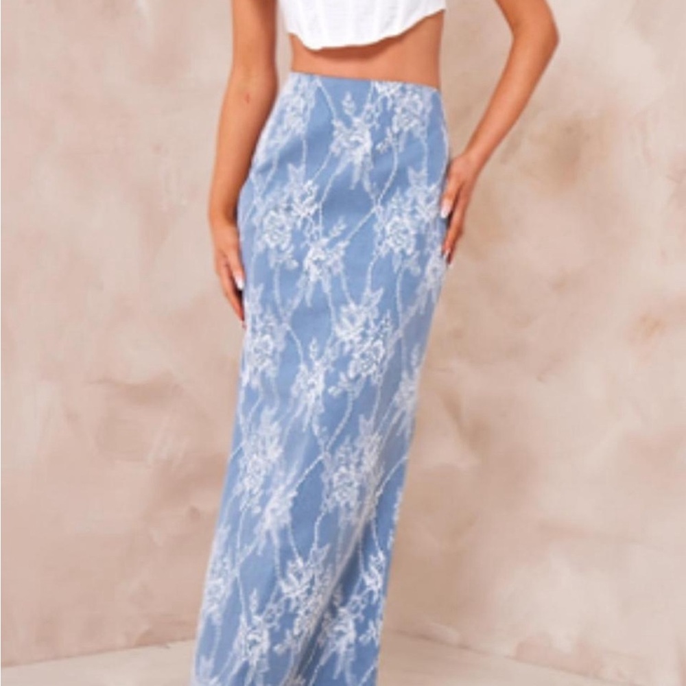 Maxi laced skirt